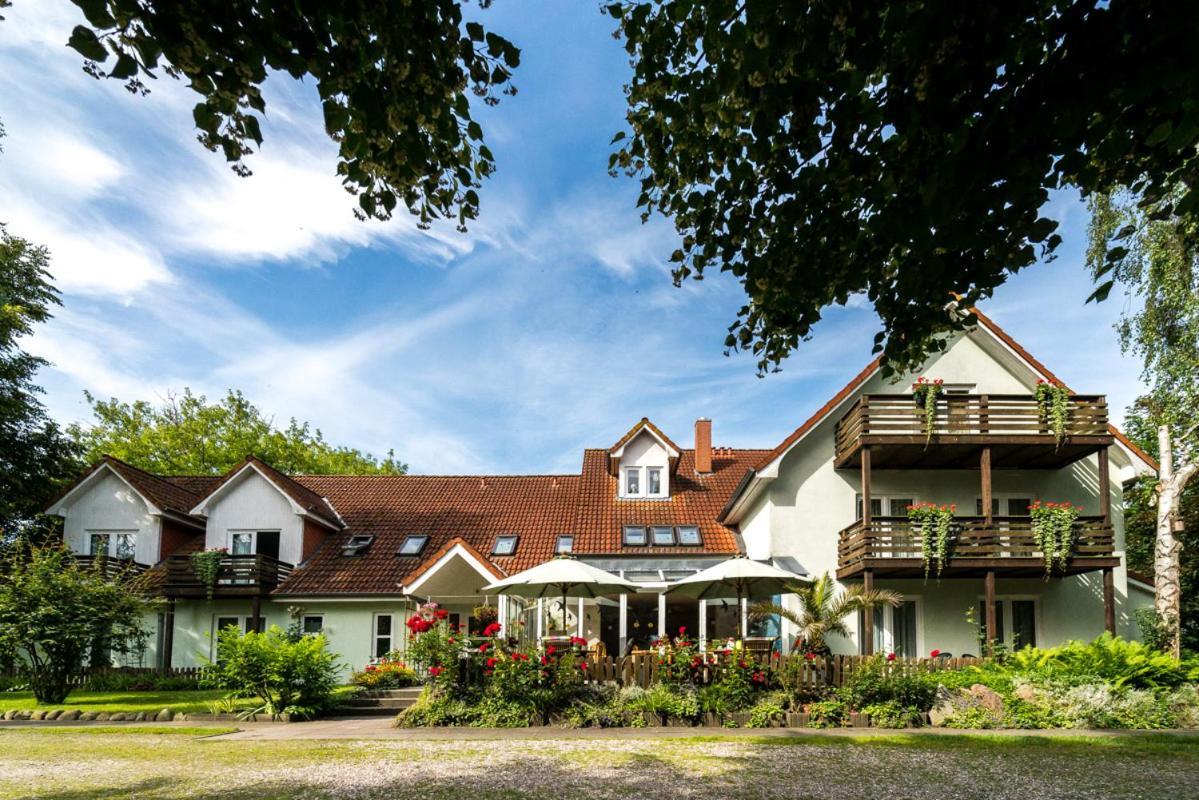 Hotel-Pension Lindenhof Tarnewitz ภายนอก รูปภาพ