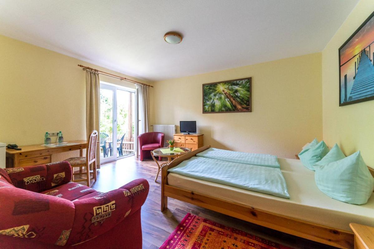Hotel-Pension Lindenhof Tarnewitz ภายนอก รูปภาพ