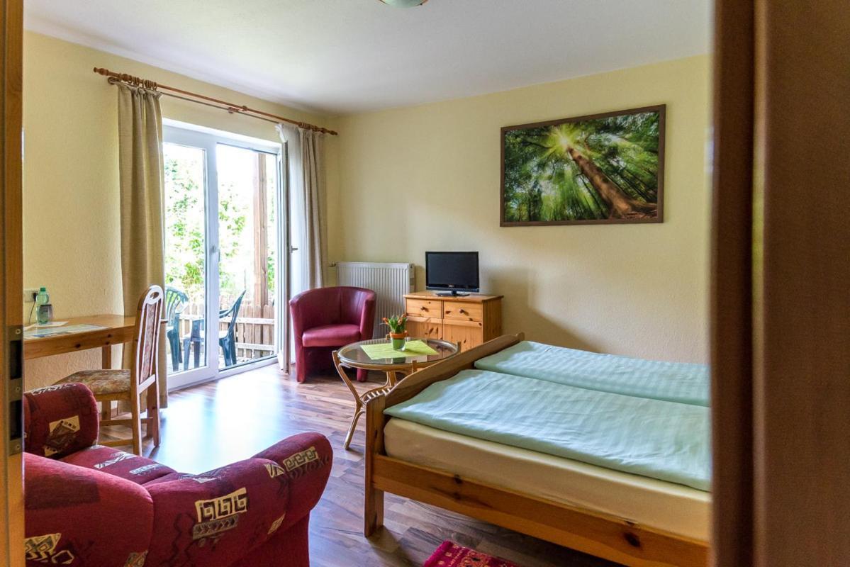 Hotel-Pension Lindenhof Tarnewitz ภายนอก รูปภาพ